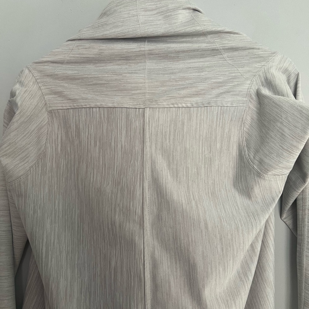 Zyia Activewear Cream Yoga Shawl XS - Picture 6 of 11